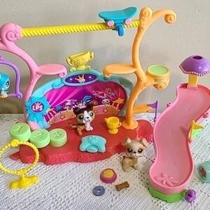 LPS Littlest Pet Shop Tricks & Talents + Obstacle Course Playset + 3 Pets